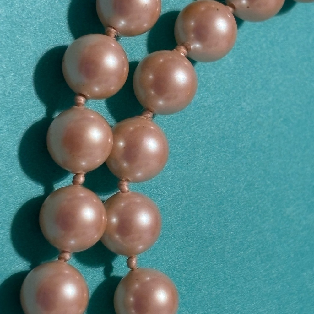 Signed Monet Cream Faux Pearl knotted Necklace.Timeless & Elegant - Picture 10 of 16